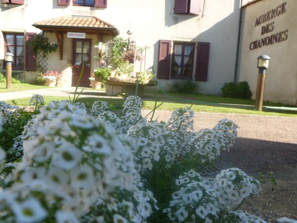 Auberge Des Chanoines Aigueperse  Экстерьер фото